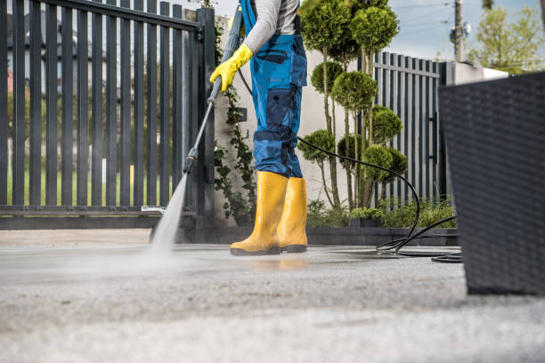 Best Animal Enclosure Cleaning  in Oak Trail Shores, TX